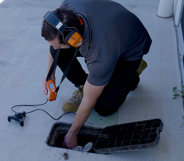 Professional Using Acoustic Microphone To Find Water Leak Sunshine Coast water leaks