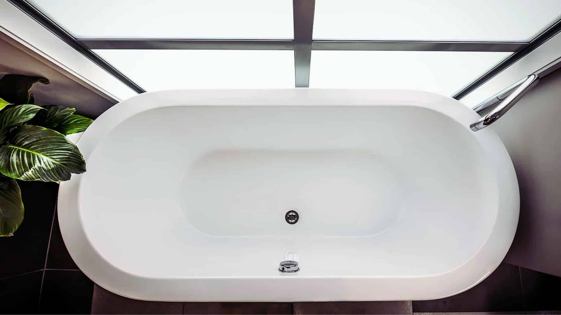 https://refinedplumbingsunshinecoast.com.au/wp-content/uploads/blocked-bath-services.jpg